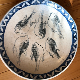 魚の絵が描いてある陶器の中皿