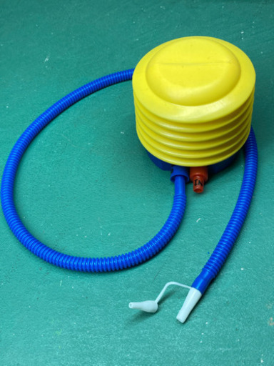 浮き輪と空気入れポンプ ひまわり 布袋のスポーツの中古あげます 譲ります ジモティーで不用品の処分