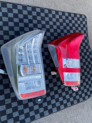 30プリウス！純正テールランプレッド塗装加工！