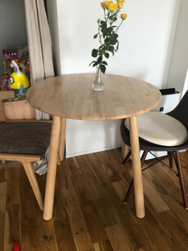 円形テーブル　天然木　80センチ