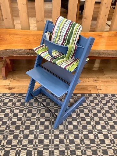 STOKKE ベビーチェア　トリップトラップ　(ブルー) クッション付きのご紹介です。