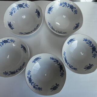 セイエー（SEYEI)陶器製　中鉢５枚組　５００円で譲ります　