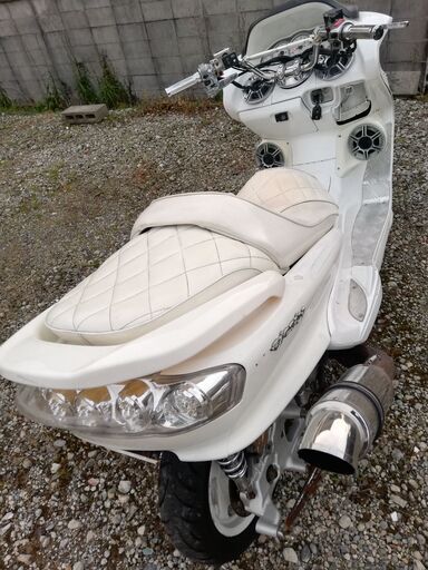 カスタムされているマジェスティ　250マフラーが良い音でローダウンで格好良い！しかも5連メーター カスタムされているマジェスティ 250マフラーが良い音でローダウンで