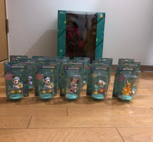 ミッキー　クリスマスカラーの大きなぬいぐるみ