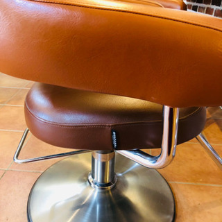 1台完売【中古】セット椅子　スタイリングチェア　タカラベルモント　『ナミ　(nami) 』ブラウン