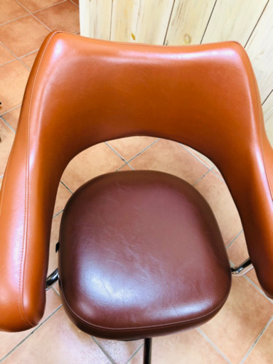 1台完売【中古】セット椅子　スタイリングチェア　タカラベルモント　『ナミ　(nami) 』ブラウン