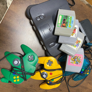 ゲーム機　64 本体　コントローラ3つ　カセット4つ