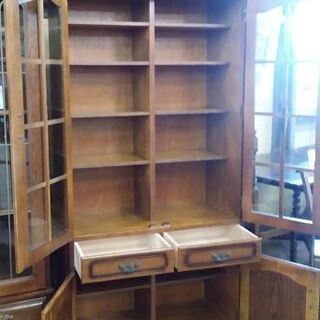 値下げしました【店舗同時販売中】　ｋａｒｉｍｏｋｕ　カリモク　コロニアルシリーズ　２枚扉食器棚　　【店頭来店ご購入限定】