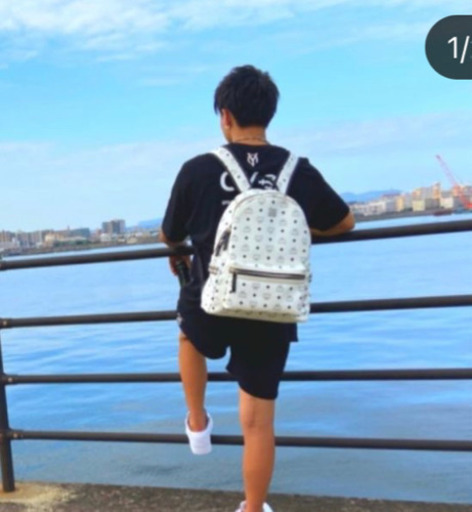 MCM リュック　韓国　歌舞伎　お洒落 通称「歌舞伎町のランドセル」と呼ばれているMCMのピンクのリュックを
