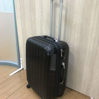 スーツケース　　64㎝×40㎝　　ブラック　カギ式ＴＳＡロック付