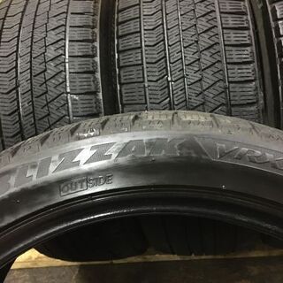BS BLIZZAK VRX2 235/40R19 19インチ スタッドレス 4本 2017年製 マークX レクサスGS RC パサート VOLVO S60等　(VTA445) クレジットカード QR決済可能 BS BLIZZAK VRX2 235/40R19 19インチ スタッドレス 4本 2017年製