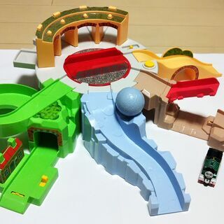 タカラトミー トミカ トーマス ハラハラ操車場