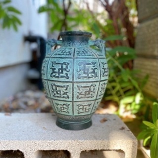 中国青銅の飾り壺