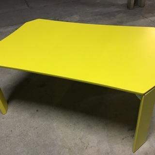 オシャレな✨黄色のテーブル
