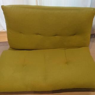 緑の折り畳み簡易ソファ