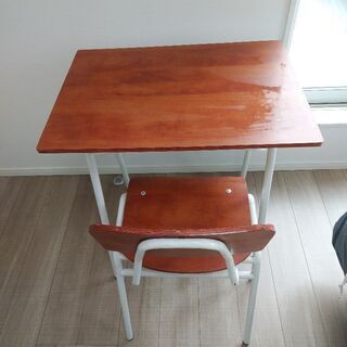 【ネット決済】シンプルな机と椅子