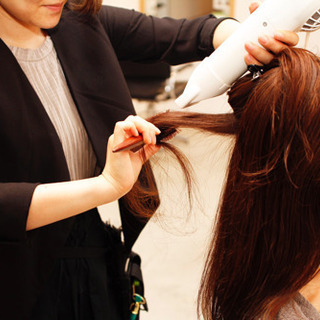 初回限定！髪質改善シャンプー&ブロー+頭皮トリートメント　¥1,200 - 美容