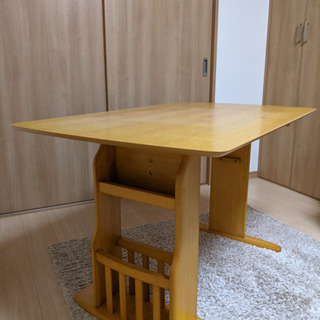 茶色の伸長式テーブル(ニトリ)