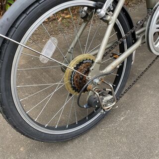軽量折りたたみ自転車 アサヒサイクル Glamorous 20インチ シルバー