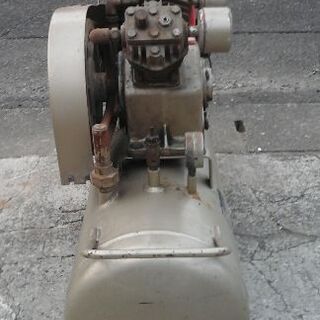 コンプレッサー 80 L タンク 実働 ❢❢ 東芝製 ! エンジン式 ❢❢ 電力
