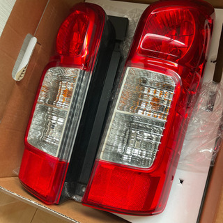 nv350キャラバン  純正品リアテール　美品