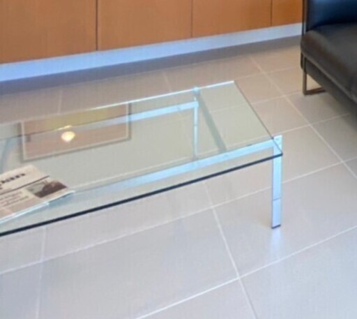 ARTE ガラスのスクエアテーブル