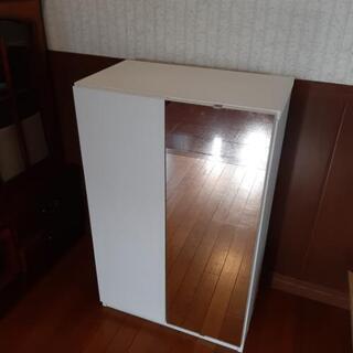 【取引終了】鏡扉つきの白い棚　稼働板4枚