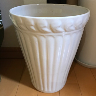 陶器製白い植木鉢