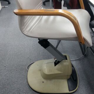 電動昇降機能付き椅子（中古）