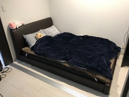 ダブルベッド Double Bed
