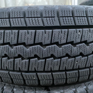 ダンロップSV01スタッドレス195/80R15 107/105L4本 ハイエースバン