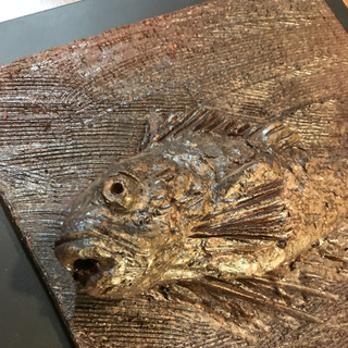 【お話中です】工芸品　魚の陶板画　小西洋平