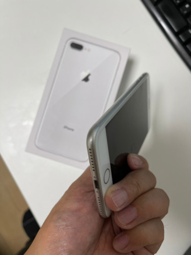 iPhone 8 Plus Silver 256 GB au SIMフリー