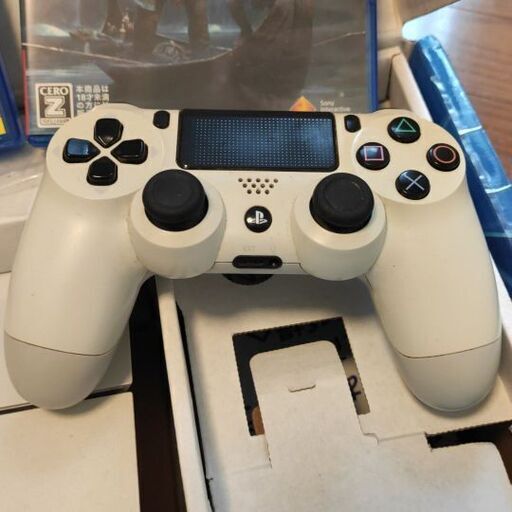 ps4本体＋ソフト3つセット売　ドラクエ11＋ぷよテト＋ゴッドオブウォー