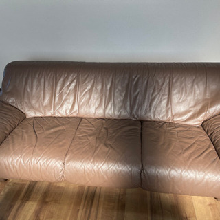3人掛け革製ソファー‼︎まだまだ使えます。早い人優先