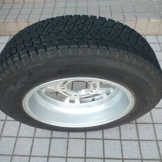 スタッドレスタイヤ、アルミホイール、タイヤラック、カバー付き、お売りします。