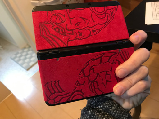 NEW 3DS (Pokémon Limited Edition) ゲームと充電器付き