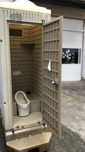 仮設トイレ