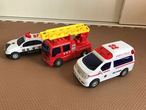トミカサウンド フリクション緊急車両3台セット 消防車パトカー救急車 Rinrin 用賀のミニカーの中古あげます 譲ります ジモティーで不用品の処分