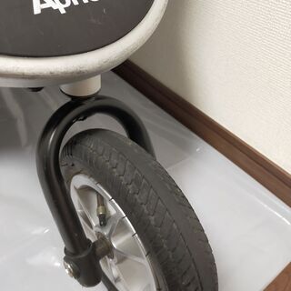 アップリカ スムーヴ  高級ベビーカー 3輪 エアータイヤ