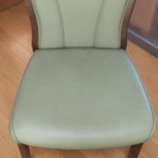 カリモク製　ダイニングテーブルとチェア２脚