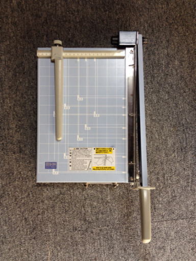ペーパーカッター 中古 2