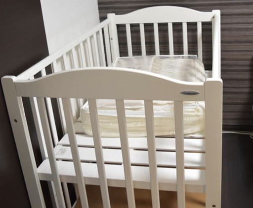 コンビのベビーベッド（布団つけられます）