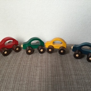車のおもちゃ　木製玩具