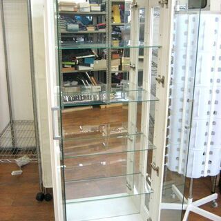 コレクションボード 照明付き 62×30×高さ160.5cm ホワイト