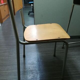 学校で使用するような椅子