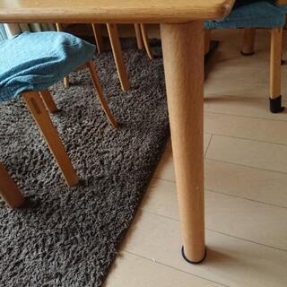 ガンディハウスのダイニングテーブル