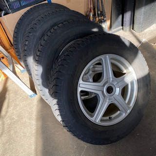 スタッドレス　215/70/R16 99Q