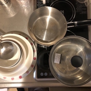 調理器具（鍋類、お皿、お碗)