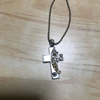 十字架のネックレス